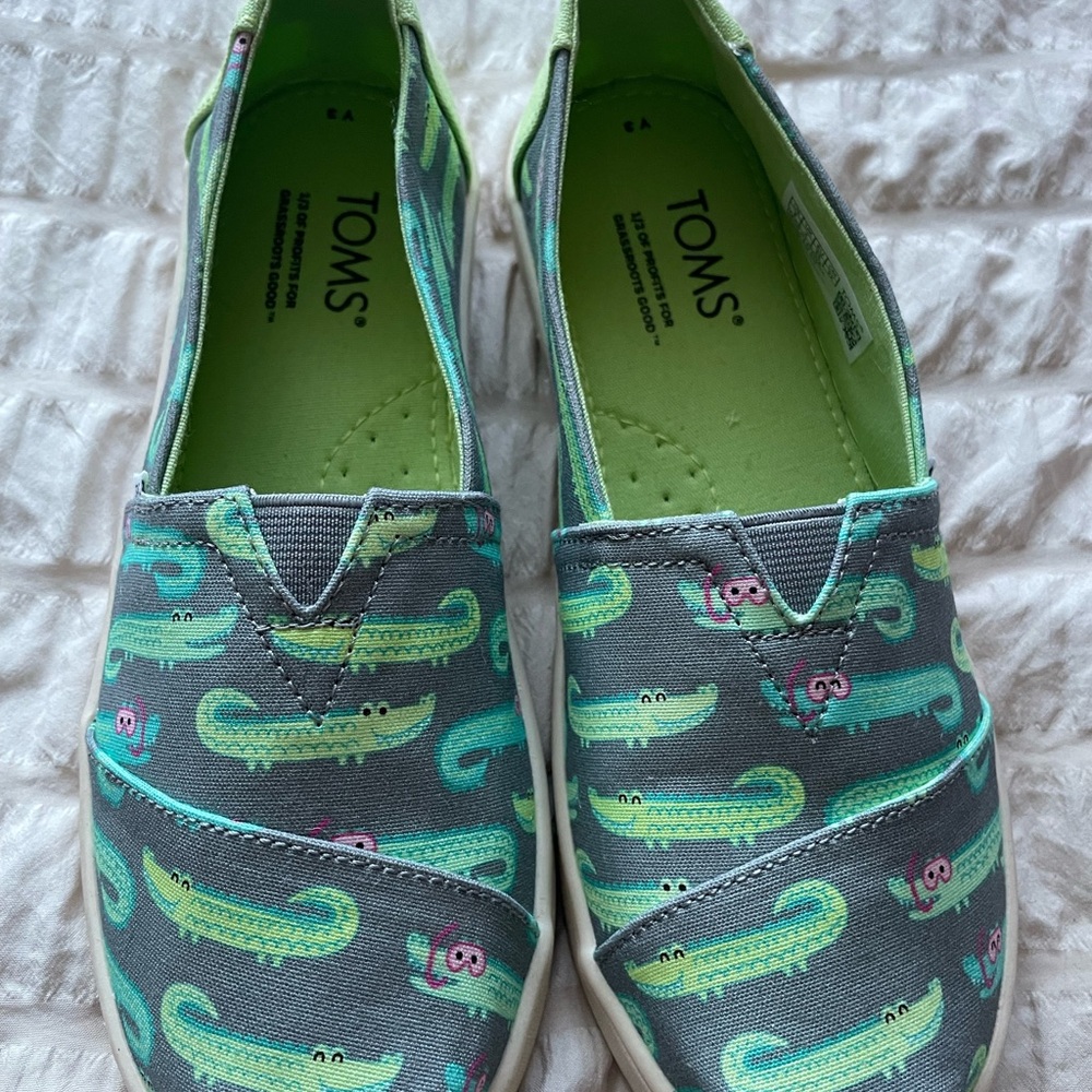 TOMS Gray and Green Alligator Print Shoes
